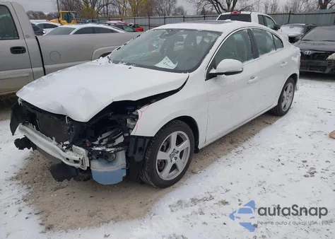 2013 Volvo S60 T5/T5 Platinum/T5 Premier/T5 Premier Plus z USA, uszkodzony, nr VIN YV1612FH0D2183422